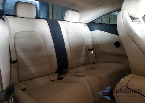 2018 Mercedes-Benz C 300 z USA, uszkodzony, nr VIN WDDWJ4JB4JF678253